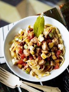 kotopoulo me feta kolokythakia kai xylopites