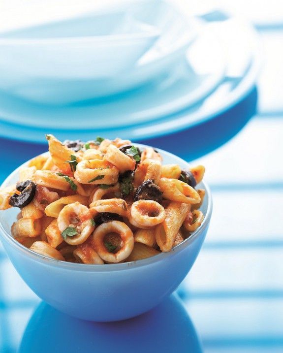 penes me kalamarakia kai liasti ntomata