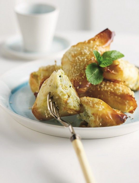 pitakia me anthotyro kai karu