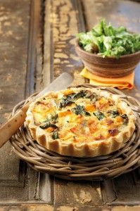 tarta-kolokythas-me-spanaki-kai-mple-tyri_oliemagazine.gr