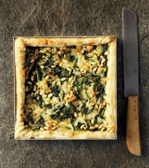 tarta-me-spanaki-arwmatika-kai-xaloumi-olivemagazinegr