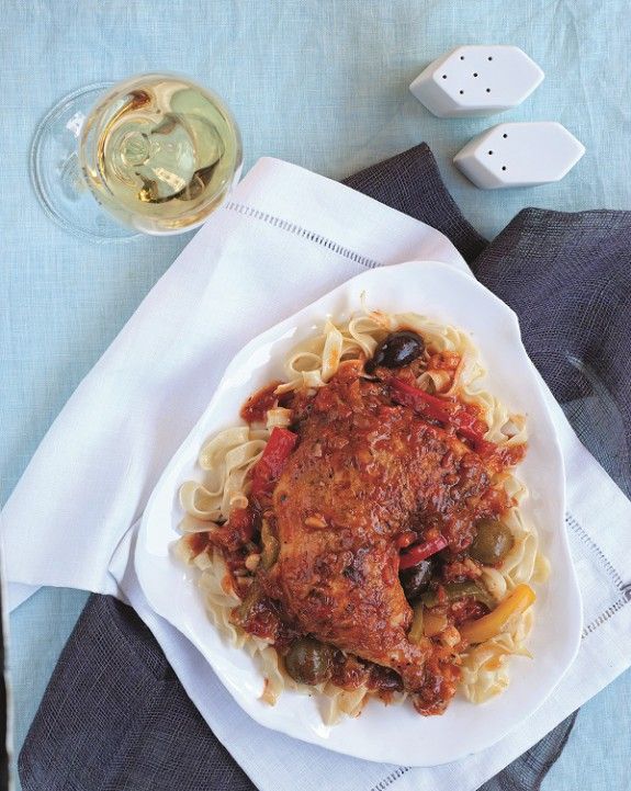 KOTOPOYLO ME PIPERIES KAI ELIESolive magazine.gr