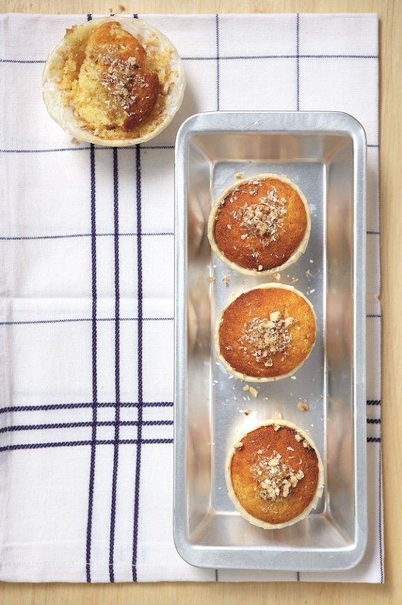 MUFFINS ME LEMONI KAI KARYDAolive magazine.gr
