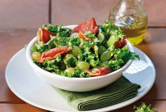 SALATA-ME-ANTIDIA-NOYBOYLO-KAI-STAFYLIexoolivemagazine.gr