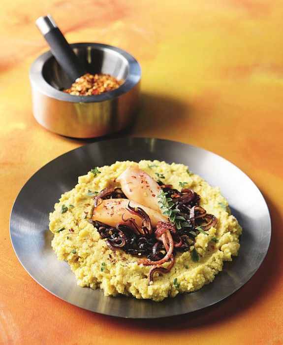 fava pantremeni me kalamarakia kai kremmudia tsigariasta