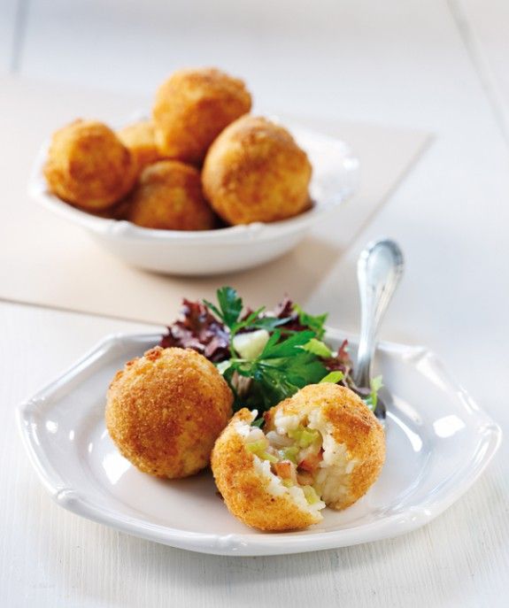 kroketes-ryziou-me-garides-kai-prasa.olivemagazine.gr_