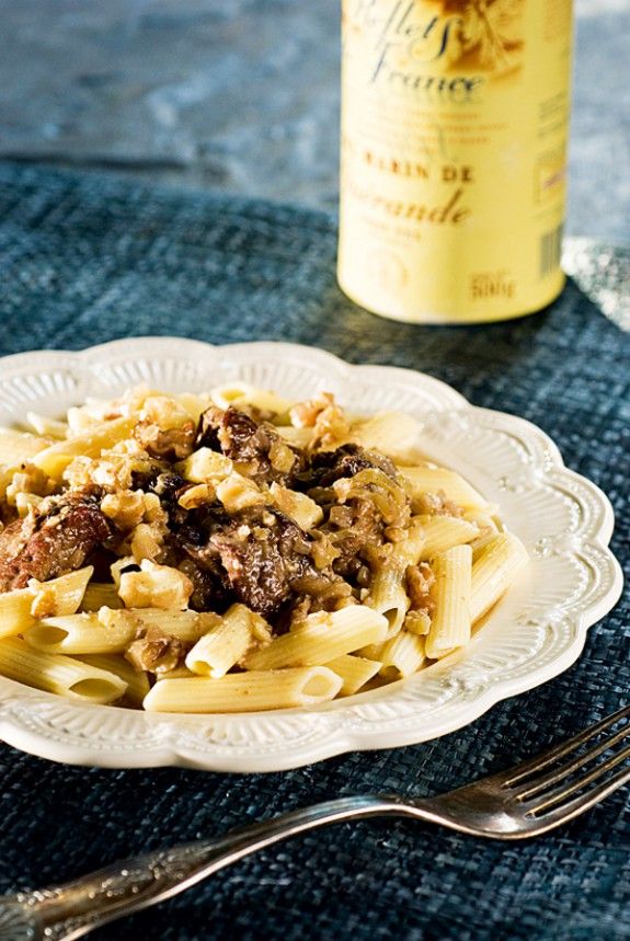 mosxaraki-pikantiko-me-karydati-saltsa.olivemagazine.gr_