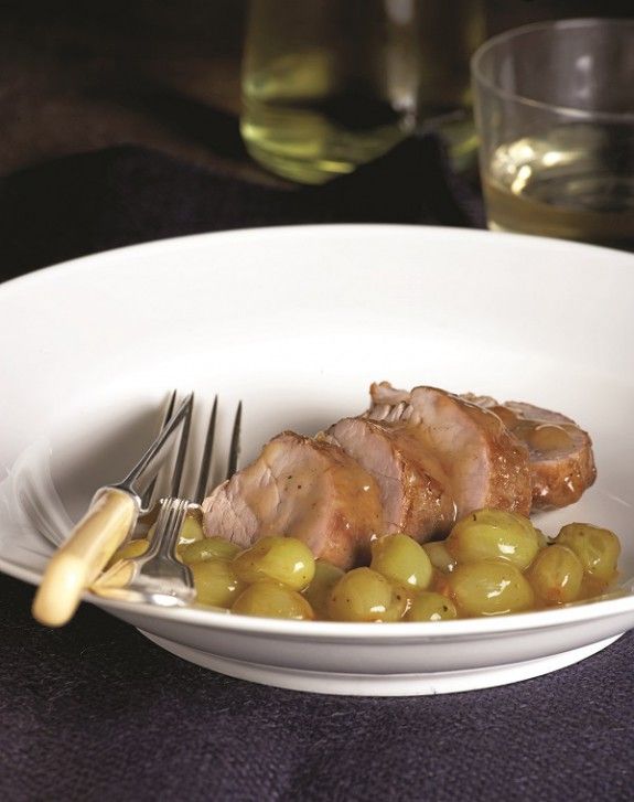 psaronefri me aspra stafilia moysto kai krasi