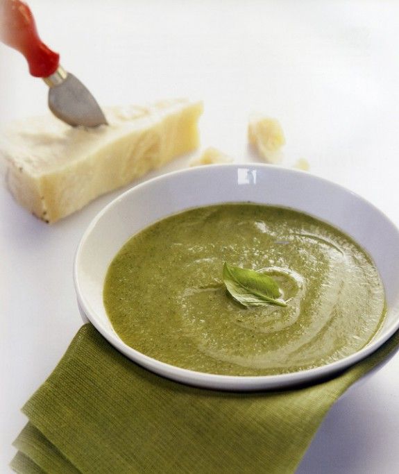 soupa prasinou kolokythiou me vasiliko kai parmezana