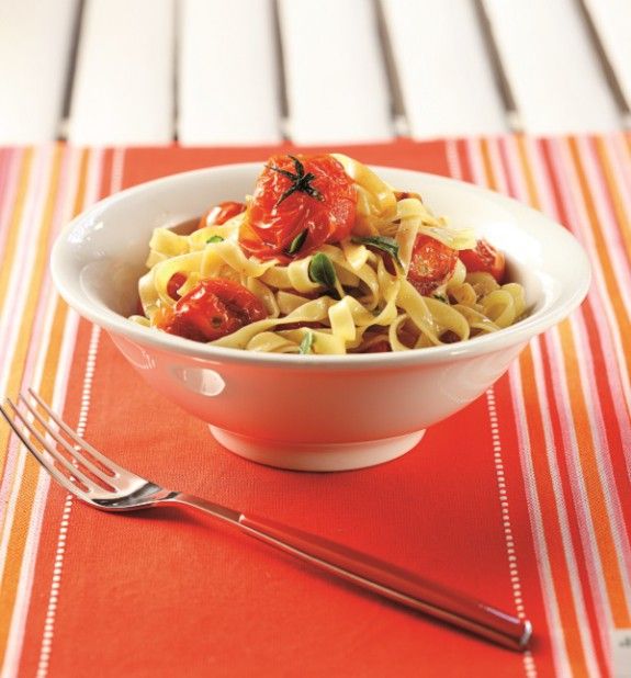 taliateles me ntomatakia kai vassiliko