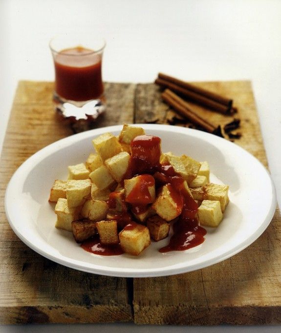 kyvoi tiganitis patatas me saltsa ntomatas