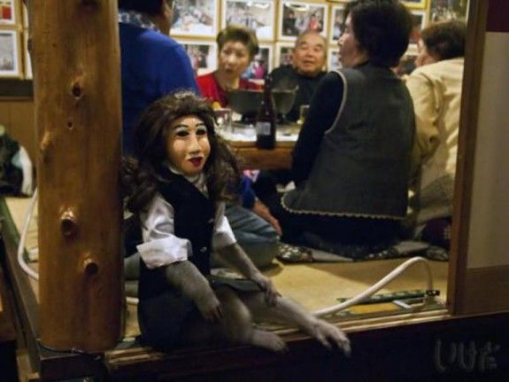 Kayabuki-monkey-waiters2-550×412