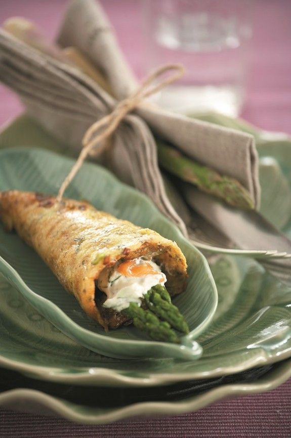 OMELETA ME SPARAGIA KAI KAPNISTO SOLOMO