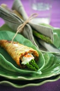 OMELETA ME SPARAGIA KAI KAPNISTO SOLOMO