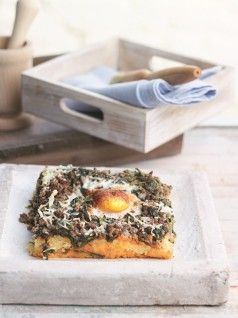 PIZZA ME PSOMI KIMA SPANAKI AVGO KASERI