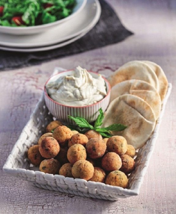 keftedakia favas me saltsa taxiniou