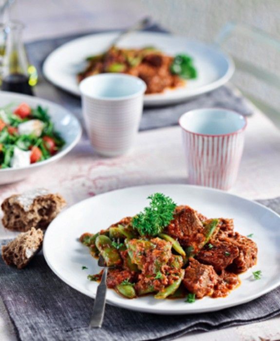 mosxaraki-me-freska-fasolakia