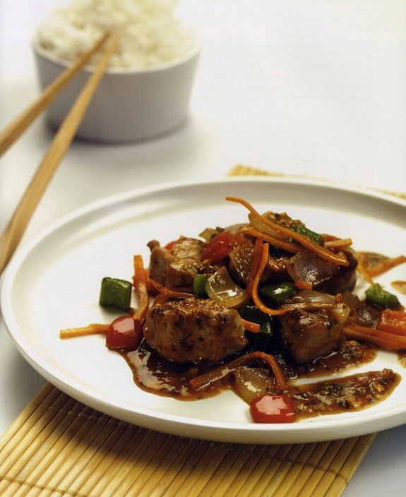 xoirines-mpoukitses-me-kokkino-kary