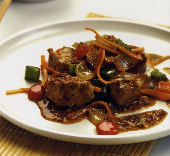 xoirines-mpoukitses-me-kokkino-kary1