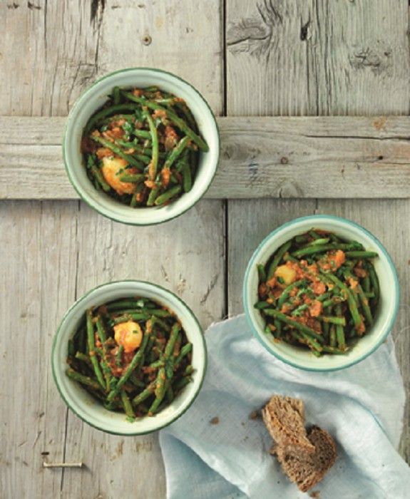 freska fasolakia myrodata me patatoules