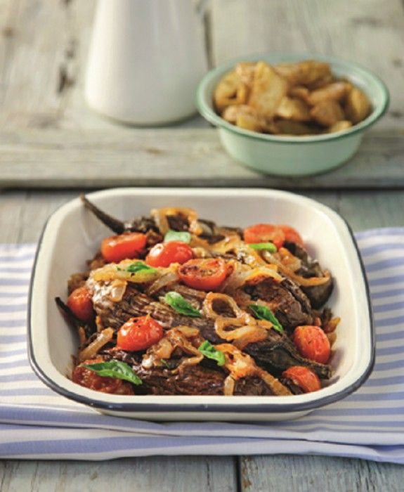 melitzanes me saltsa apo tomatinia