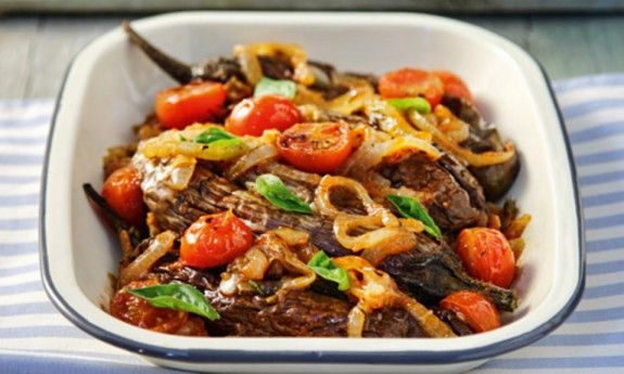 melitzanes-me-saltsa-apo-tomatinia_exo