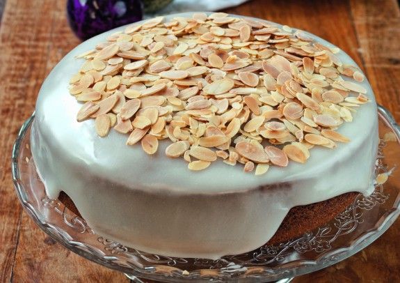 BASILOPITA ME LEYKO GLASO_slider