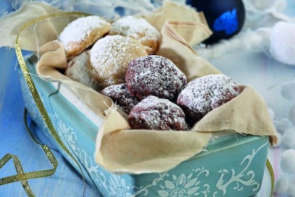 KOYRAMPIEDES ME DYO SOKOLATES_slider