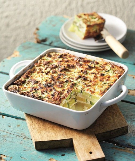 OMELETA FOYRNOY ME PATATES KAI KOLOKYTHAKIA