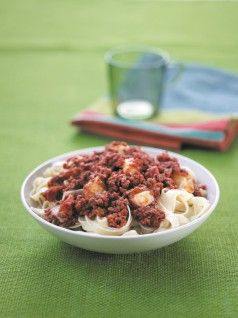 TALIATELES ME PIKANTIKH SALTSA