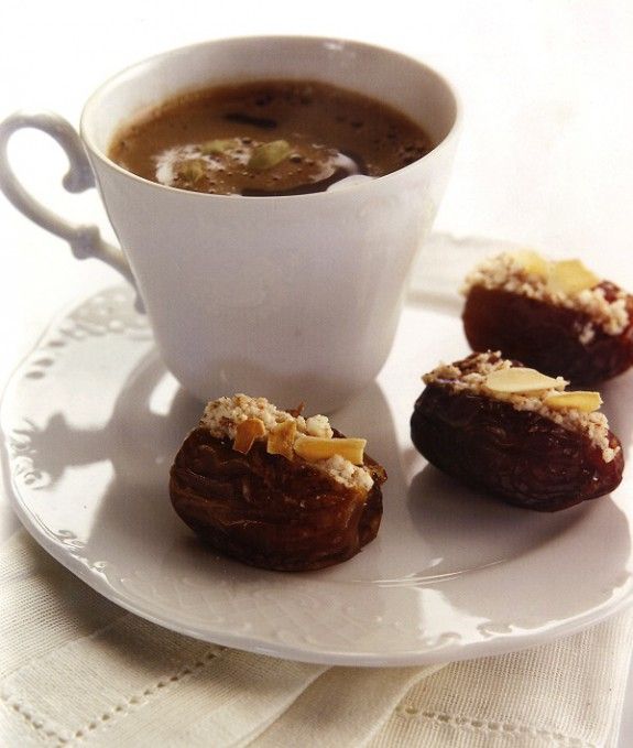 xourmades gemistoi me anthotyro kai amygdala