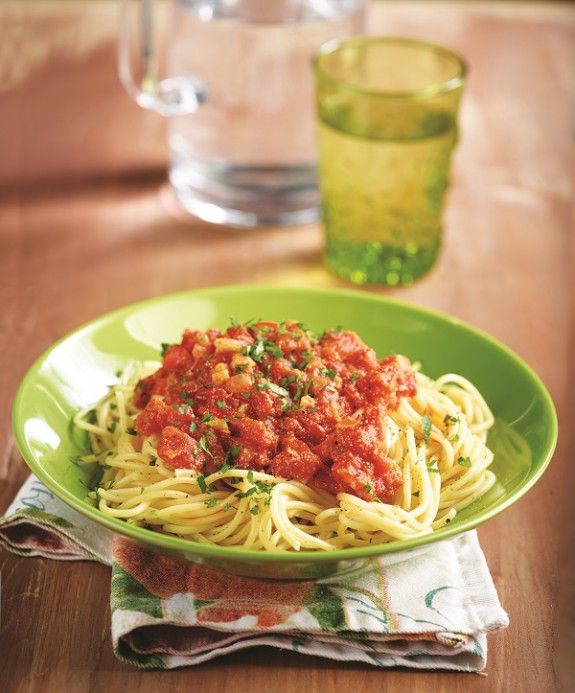 MAKARONADA ME SALTSA TARAMA