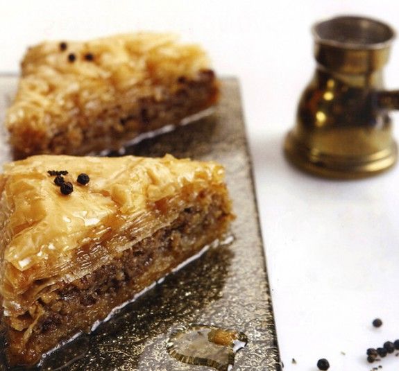 ellinikos-mpaklavas-me-meli2