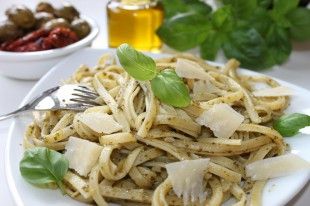 linguini me pesto avocado