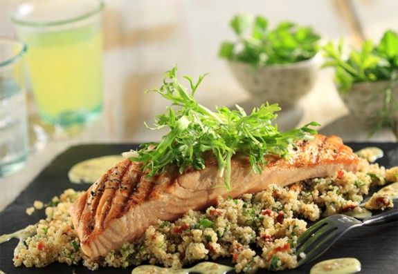 TGIF-FRIDAYS-GRILLED-SALMON 2