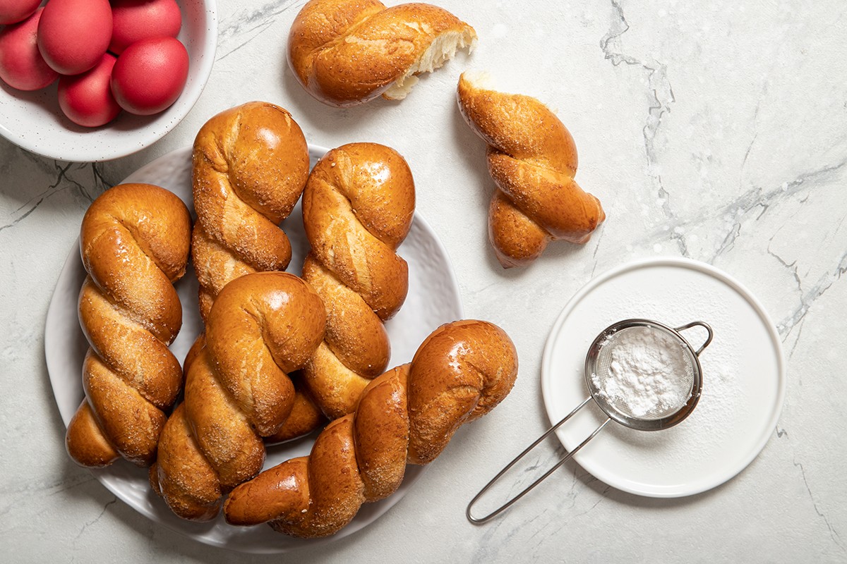 Greek easter buns. Greek Easter. Italian Easter. Traditional easter bread. Easter eggs