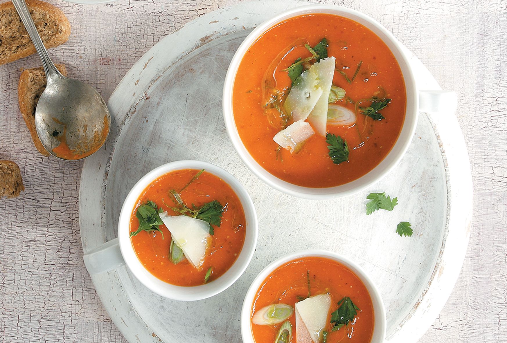 krya soupa me kokkini piperia_slider