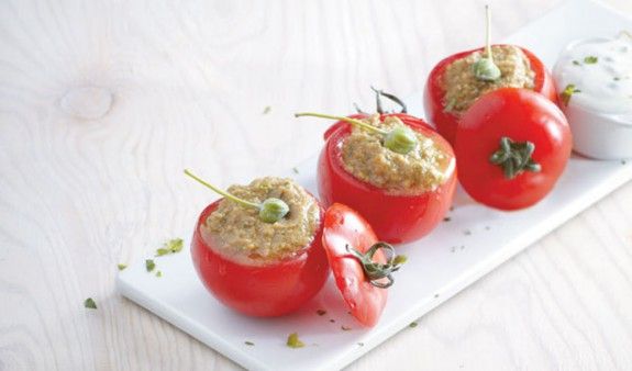 ntomates-gemistes-me-kaparosalata anoigma