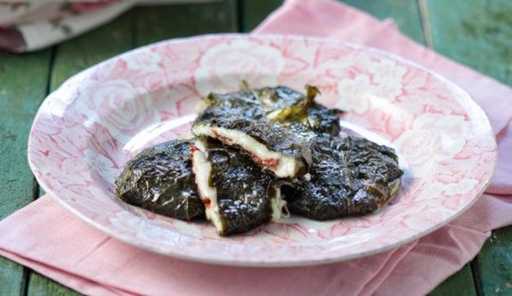 freska_formaela-me-ampelofylla-anoigma