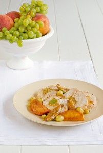 FILETO-GALOPOYLAS-GEMISTO-ME-STAFYLIA-SYKA-KAI-RODAKINA