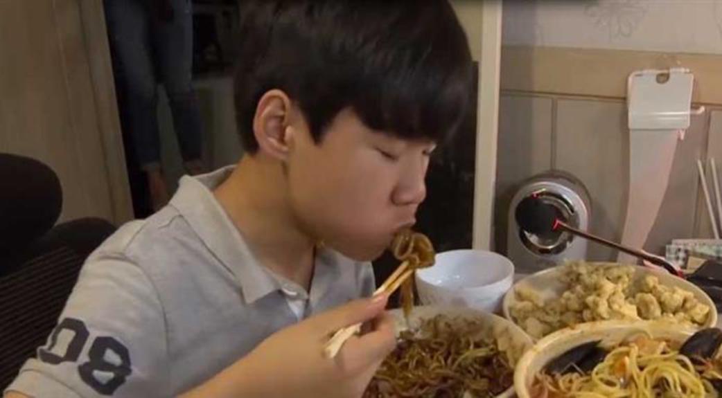Mukbang-Money