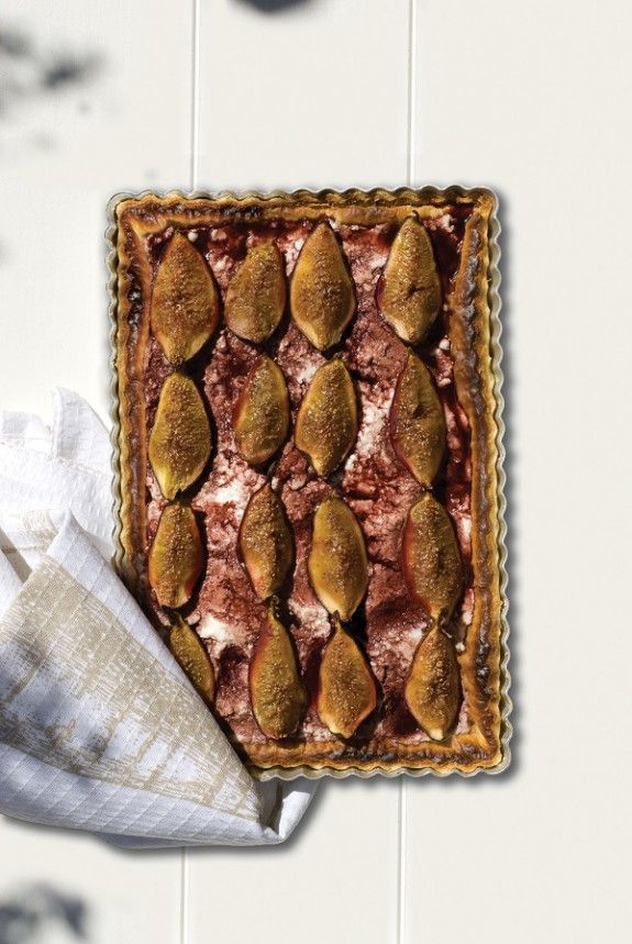 TARTA ME LEYKA TYRIA SYKA KAI MAYRODAFNH