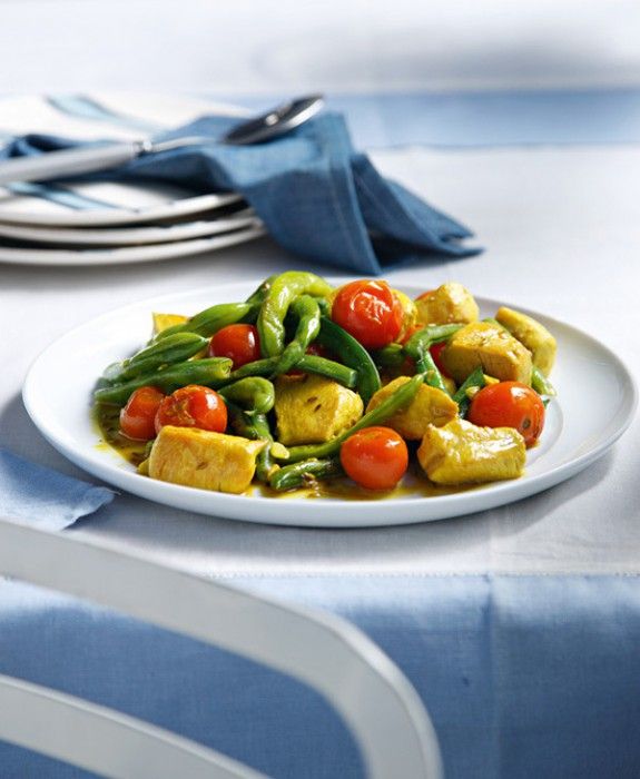 kotopoulo-me-prasina-fasolakia-tomatinia-kai-kourkouma