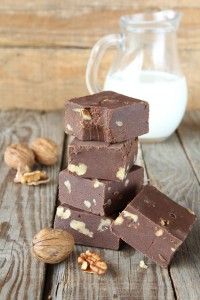 Eykola-sokolatakia-me-karydi