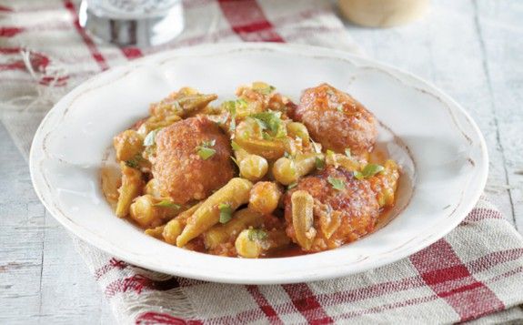 ANOIGMA-bamies-me-keftedes