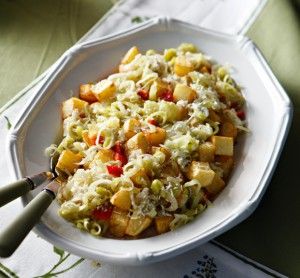 Delicious pan-roasted potatoes with leek and myzithra cheese
