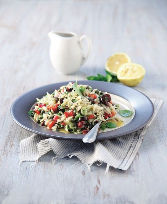 aromatiki salata me manestra