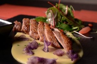 ANOIGMA-Crispy-Duck_Τραγανό-Φιλέτο-Πάπιας-με-σάλτσα-Yuanzi