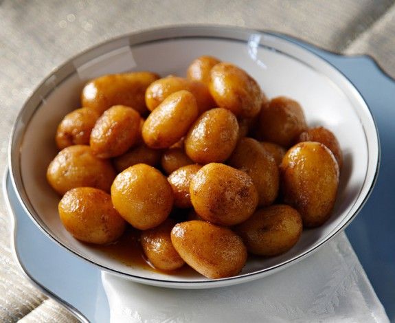 ANOIGMA–mikres-strogylles-patates-me-paprika-kai-lefko-krasi