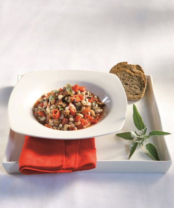 MAYROMATIKA FASOLIA ME PANSETA KAI KAYTERH SALTSA